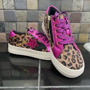 Kidpik size 1 Leopard hair and purple sparkle zip up tennis shoes